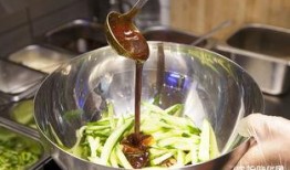 鸭血粉丝爆料怎么做的视频,揭秘网红美食的制作秘诀