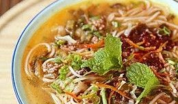 米线熬高汤爆料视频教程,视频教程教你轻松掌握高汤熬制技巧
